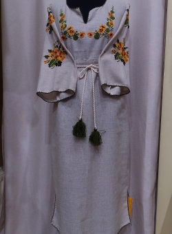 Ручна вишивка - плаття на сірому льоні соняхи