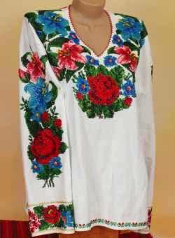 Ручна вишивка - блузка цветные лилии